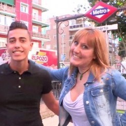 La MILF tetona de 37 años inicia en el porno a su sobrino del pueblo de 19: el yogurin le dura dos asaltos.