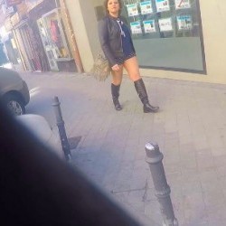 Madura despechada de un marido putero se lía a comer pollas de jovenzuelos. Bea TETONA y el sexo.