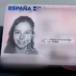 Alba, 18 años... de la escuela al estudio de FAKings para comer pollas