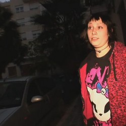 Animadora social, perroflauta y progre que no llega a los 300€ al mes. Lena, 19 anitos