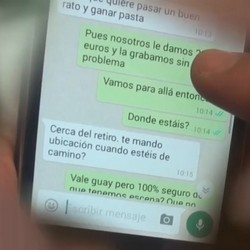 Mi amiga hace porno y por 200 pavos nos la follamos