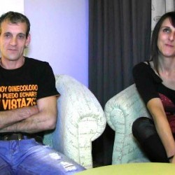 Tony y Patricia, unos padres cualquiera, están nerviosos por que vienen a grabar su primera escena porno. ¡Bienvenidos!