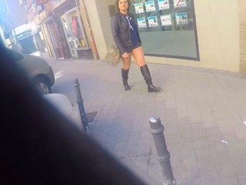 Madura despechada de un marido putero se lía a comer pollas de jovenzuelos. Bea TETONA y el sexo.